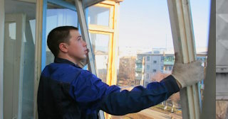 Демонтаж остекления балкона в Ступино - цена от 581 руб. - Сварной-Стп
