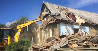 Промышленный демонтаж пристроек к дому в Ступино | Цены от 581 руб. за м2