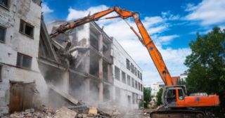 Промышленный демонтаж зданий Ступино, цена от 3006 руб.