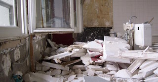 Демонтаж хрущевки в Ступино - удаление старых полов и стен по выгодной цене от 1793 рублей.